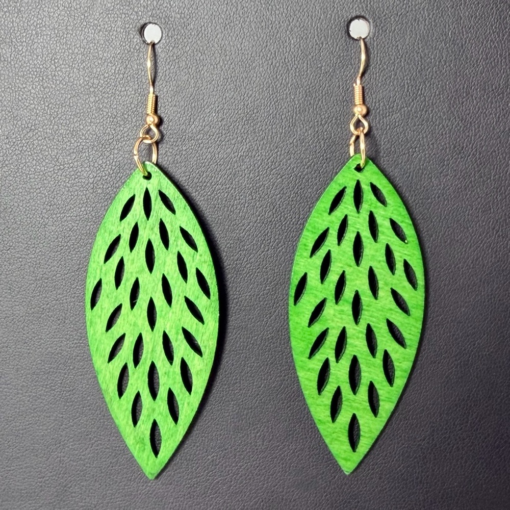 Nature Plant Lovers Green Leaf Carved Wood Earrings 🌿Fenestrate Tropical Foliage